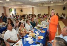 Yarabí Ávila, asiste a la celebración con motivo del Día de la Madre, que realizó el SPUM.