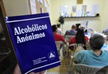 Invitan a conocer los pasos para dejar el alcohol en evento de AA