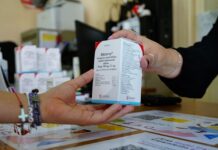 Brindan atención medica sin costo a jóvenes con VIH