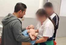 Bebés robot, la iniciativa del Cecytem para reducir el embarazo adolescente