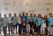 Encabeza Brissa Arroyo colocación de la bandera de la comunidad sorda en Congreso Local
