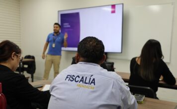 FGE Michoacán fortalece atención a personas sordas mediante capacitación en Lengua de Señas Mexicana
